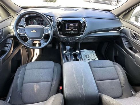 Used 2023 Chevrolet Traverse LT image 3