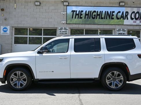 Used 2024 Jeep Wagoneer Series II w/ Flexible Seating Group AWD/4WD image 3