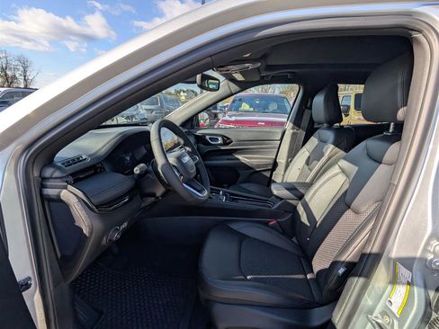 New 2025 Jeep Compass Latitude w/ Sun & Sound Group image 9