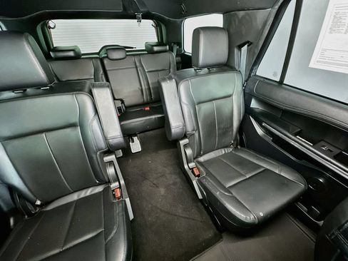 Used 2021 Ford Expedition XLT AWD/4WD image 14