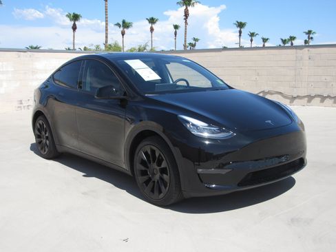 Used 2021 Tesla Model Y Long Range AWD/4WD image 2