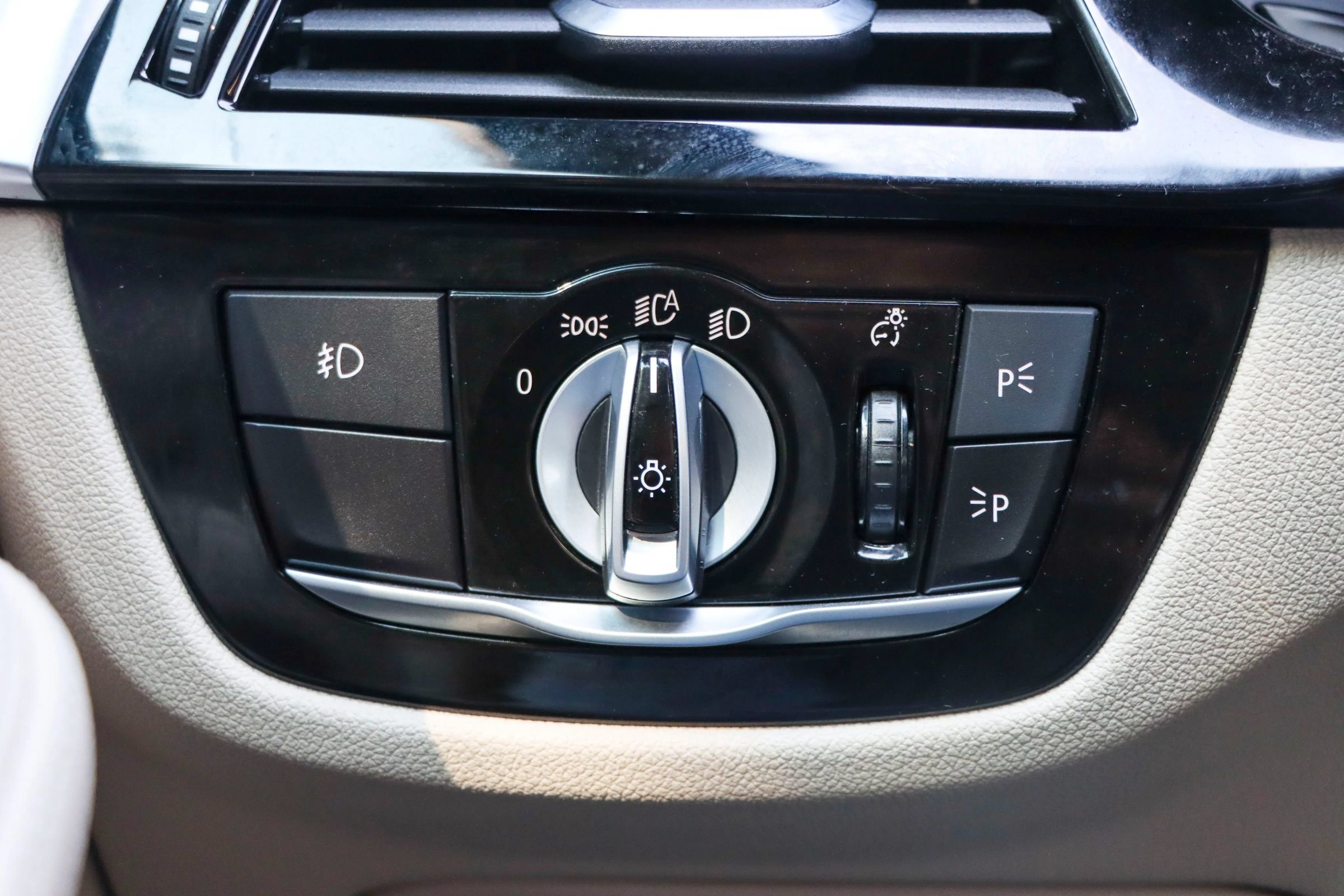 Used 2018 BMW 530e w/ M Sport Package 2 RWD image 31