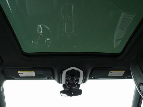 Certified 2019 Porsche Macan image 21