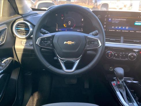 Certified 2025 Chevrolet Trax LT w/ Driver Confidence Package image 6