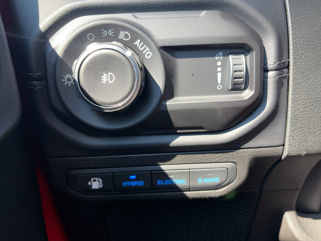 Used 2025 Jeep Wrangler Unlimited Sahara AWD/4WD image 15
