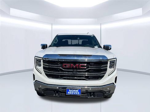 Used 2024 GMC Sierra 1500 SLT w/ SLT Premium Plus Package AWD/4WD image 8
