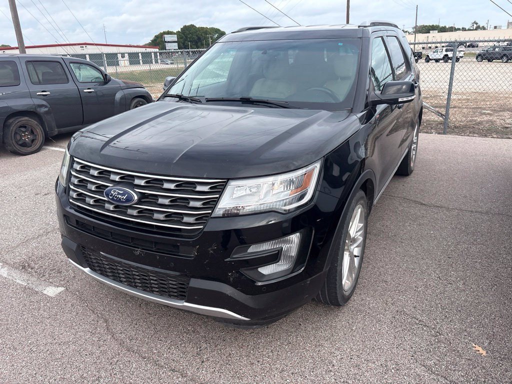 Used 2017 Ford Explorer XLT w/ Equipment Group 202A FWD image 5