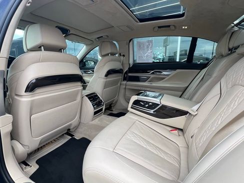 Used 2016 BMW 740i image 18