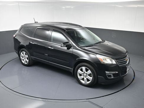 Used 2016 Chevrolet Traverse LT w/ Style and Technology Package image 33