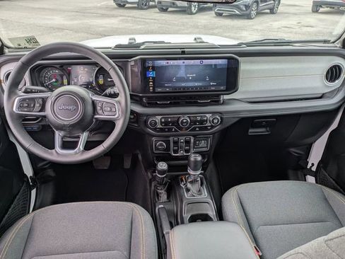 Used 2025 Jeep Wrangler Unlimited Sahara image 28