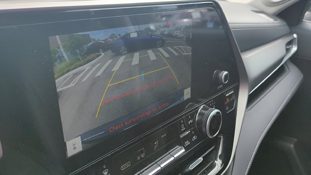 Used 2024 Toyota Highlander Limited FWD image 19