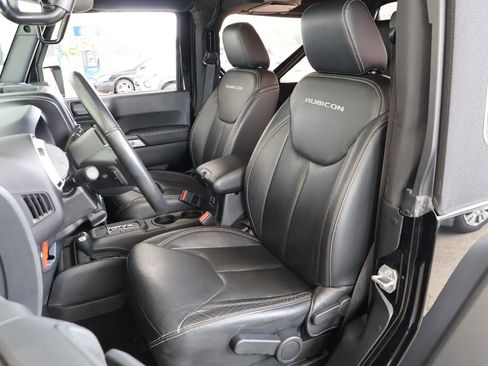 Used 2017 Jeep Wrangler Rubicon AWD/4WD image 14