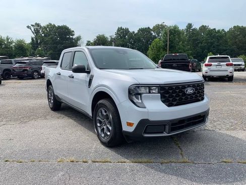 Used 2026 Ford Maverick XLT FWD image 2