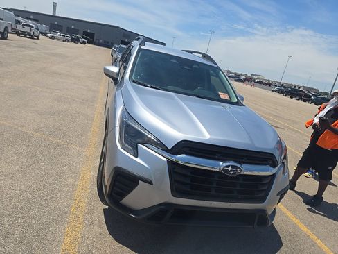 Used 2024 Subaru Ascent Premium AWD/4WD image 2
