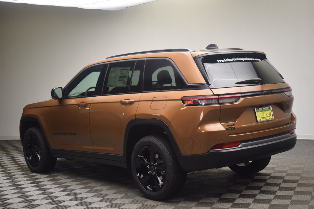 New 2027 Jeep Grand Cherokee Limited w/ Limited Altitude Package AWD/4WD image 13