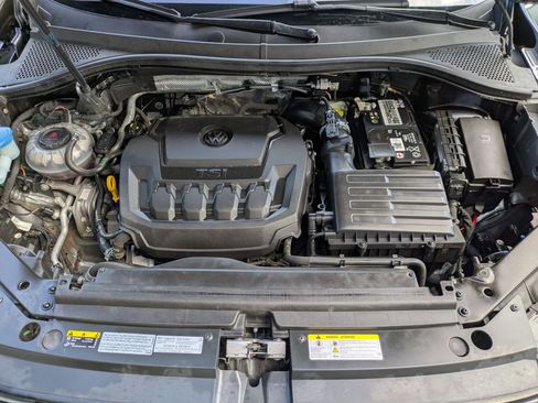 Used 2021 Volkswagen Tiguan SE image 29