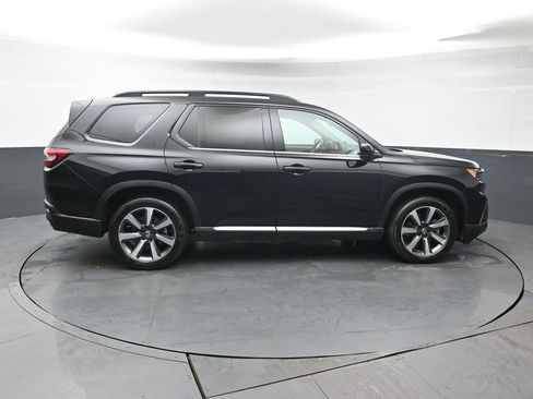 Used 2025 Honda Pilot Elite image 8