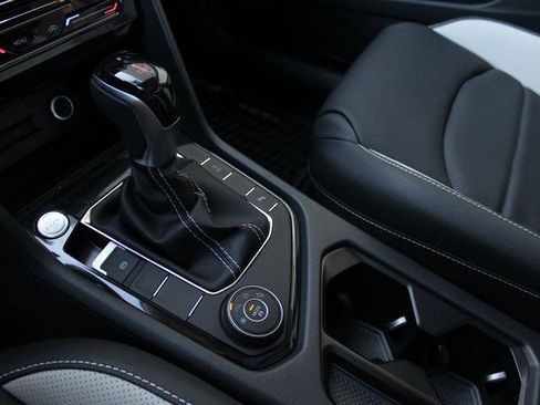 New 2025 Volkswagen Taos SEL image 8