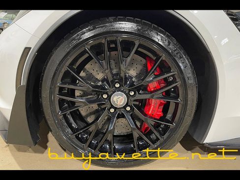 Used 2016 Chevrolet Corvette Z06 w/ 3LZ Preferred Equipment Group RWD image 15