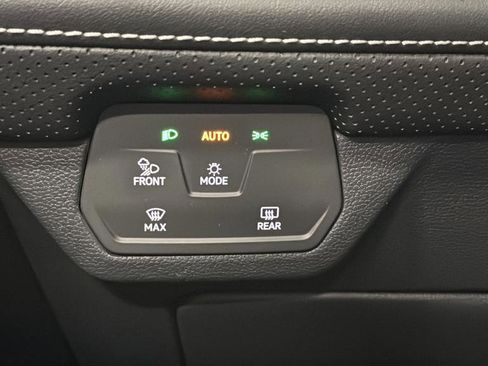 Used 2024 Volkswagen Atlas SE AWD/4WD image 17