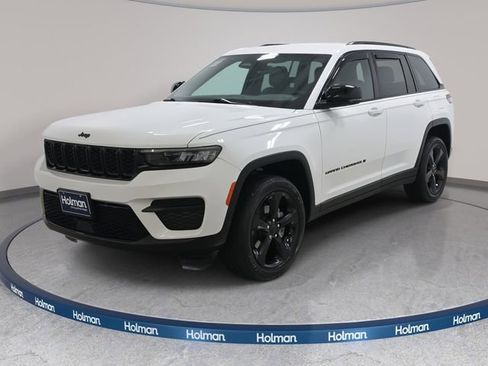Used 2023 Jeep Grand Cherokee Altitude AWD/4WD image 1