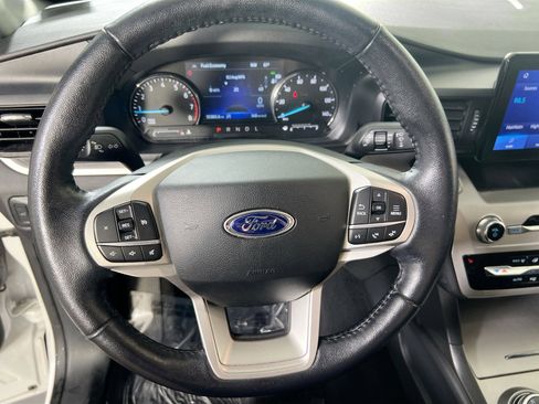 Used 2021 Ford Explorer XLT AWD/4WD image 11
