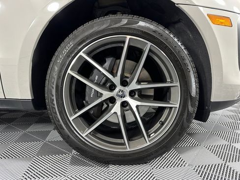 Certified 2026 Porsche Macan Turbo AWD/4WD image 15