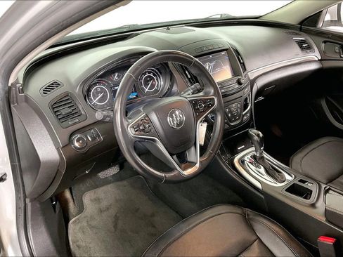 Used 2017 Buick Regal Sport Touring image 12