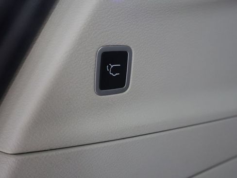 Used 2024 Chrysler Pacifica Limited FWD image 22