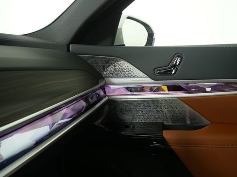 New 2026 BMW 750e xDrive w/ Executive Package image 25