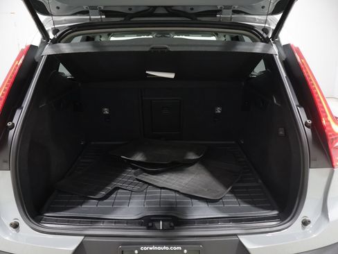 Used 2024 Volvo XC40 B5 Plus AWD/4WD image 4