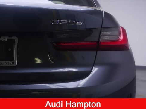 Used 2022 BMW 330e xDrive w/ Convenience Package AWD/4WD image 9