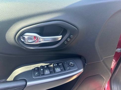 Used 2019 Jeep Cherokee Limited AWD/4WD image 15