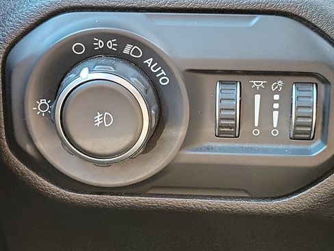 Used 2019 Jeep Wrangler Unlimited Sahara image 24