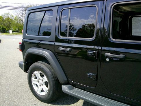 Used 2020 Jeep Wrangler Unlimited Sport S AWD/4WD image 19