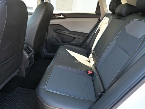 Used 2023 Volkswagen Taos SE image 18