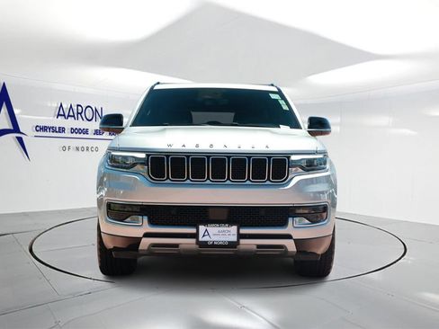 Used 2023 Jeep Wagoneer Series II AWD/4WD image 4