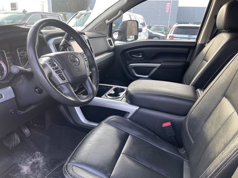 Used 2016 Nissan Titan PRO-4X w/ Pro-4x Convenience Package image 5