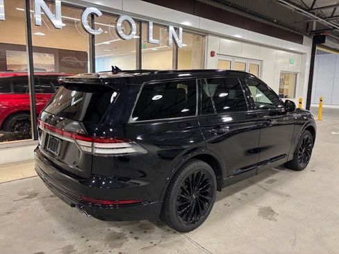 Used 2023 Lincoln Aviator Reserve w/ Jet Package AWD/4WD image 4