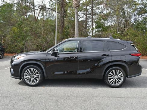 Certified 2021 Toyota Highlander Platinum image 2