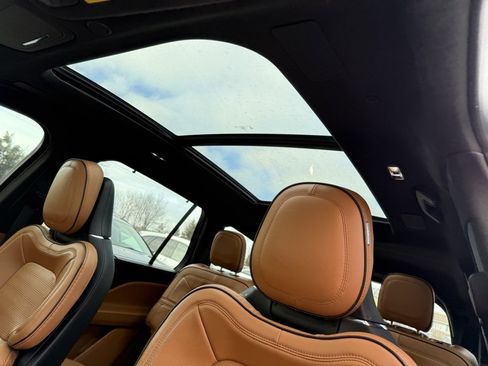 Used 2021 Lincoln Aviator Black Label w/ Dynamic Handling Package image 16