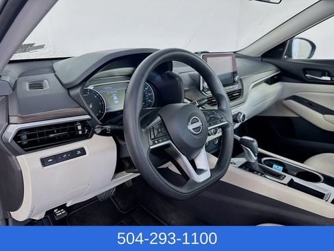 Used 2024 Nissan Altima 2.5 SV FWD image 11