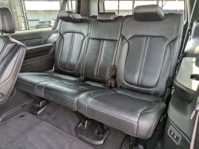 Used 2023 Jeep Wagoneer L Series III w/ Premium Group I AWD/4WD image 15