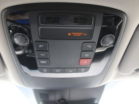 Used 2025 Kia Carnival EX FWD image 60