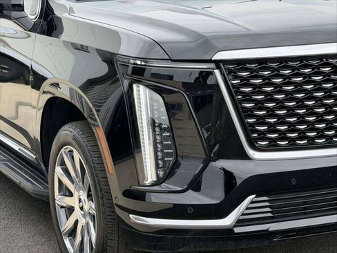 Used 2026 Cadillac Escalade ESV 4WD image 12