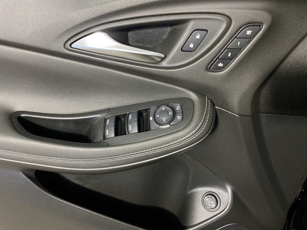Used 2024 Buick Encore GX Avenir w/ Avenir Convenience Package FWD image 13