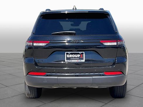 Used 2024 Jeep Grand Cherokee Altitude AWD/4WD image 5