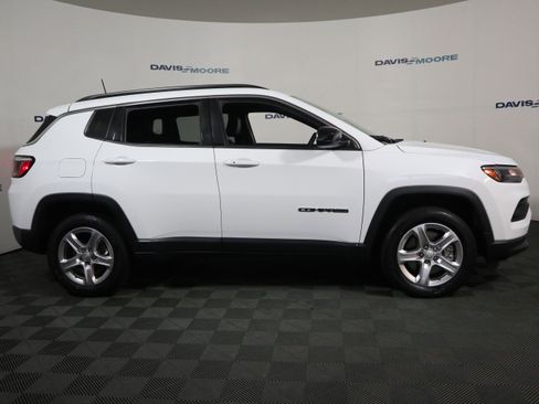 Used 2023 Jeep Compass Latitude w/ Convenience Group image 4