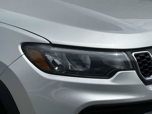 Certified 2024 Jeep Compass Latitude AWD/4WD image 8