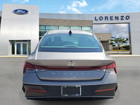 Used 2024 Hyundai Elantra SEL w/ Convenience Package FWD image 5